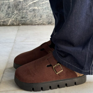 ΒROWN SUEDE BUCKLE CLOGS