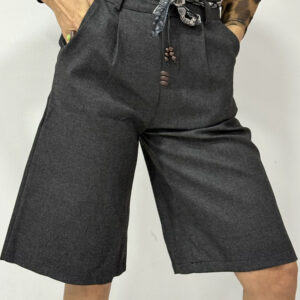 HIGH-WAISTED GREY BERMUDA SHORTS WITH BELT