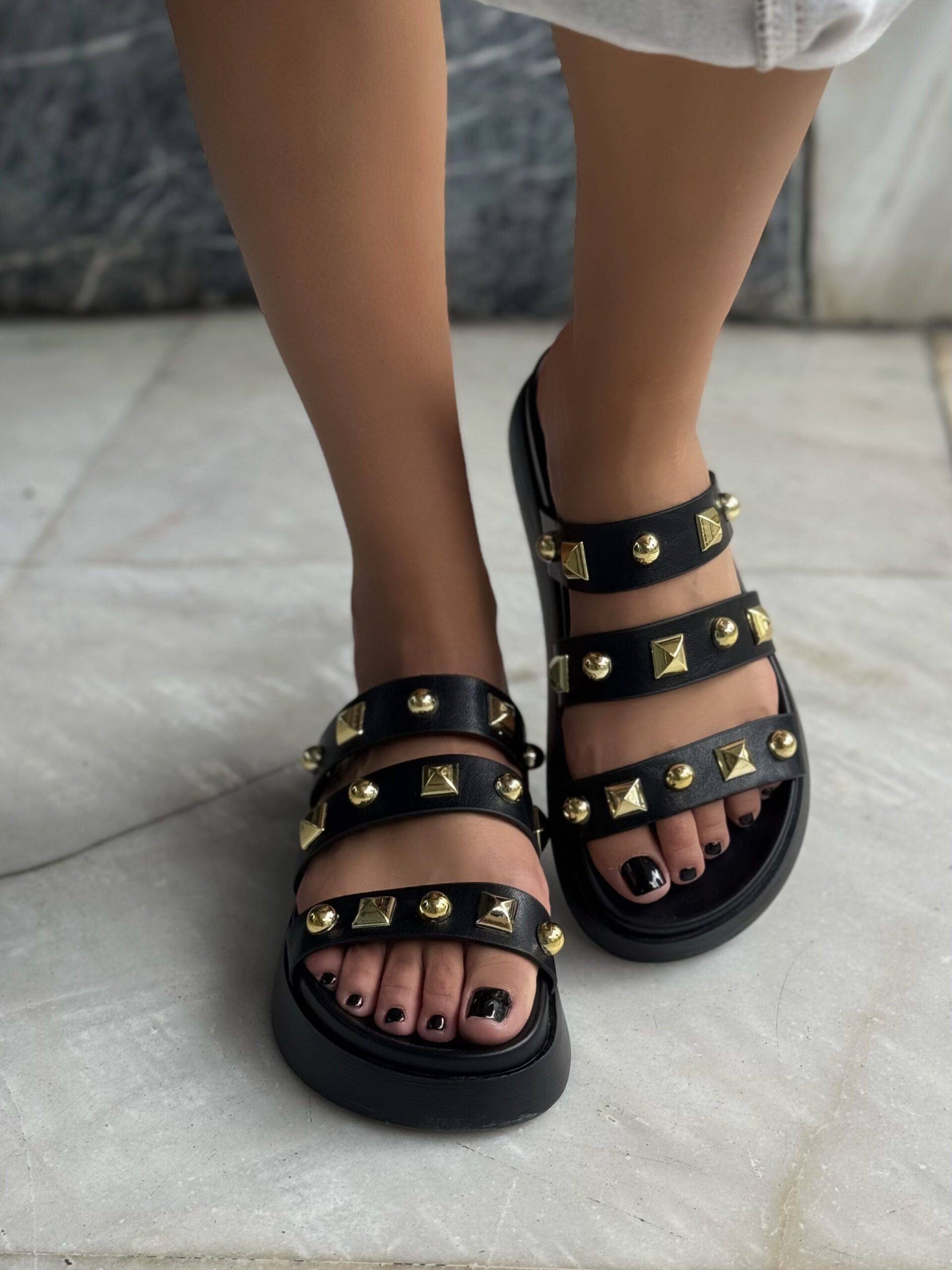 FLATFORM ΣΑΝΔΑΛΙΑ ΜΑΥΡΑ ΜΕ ΧΡΥΣΑ ΤΡΟΥΚΣ