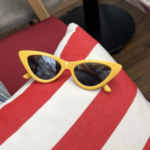 SUNGLASSES * FOX EYE YELLOW *