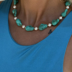 NECKLACE WITH A LIGHT BLUE STONES AND WHITE PEARL