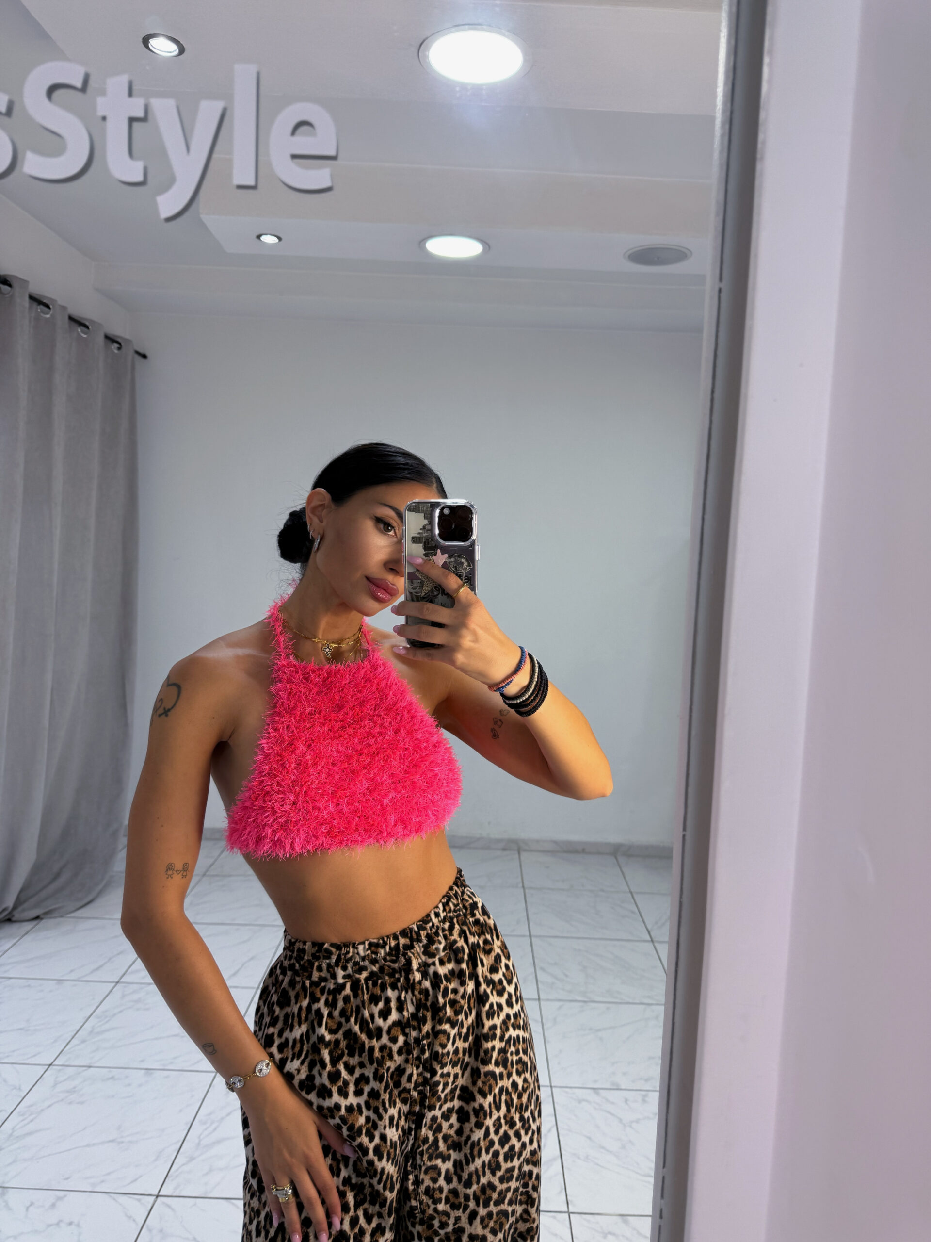 * DRAGON FRUIT * HALTERNECK CROCHET TOP - Image 3