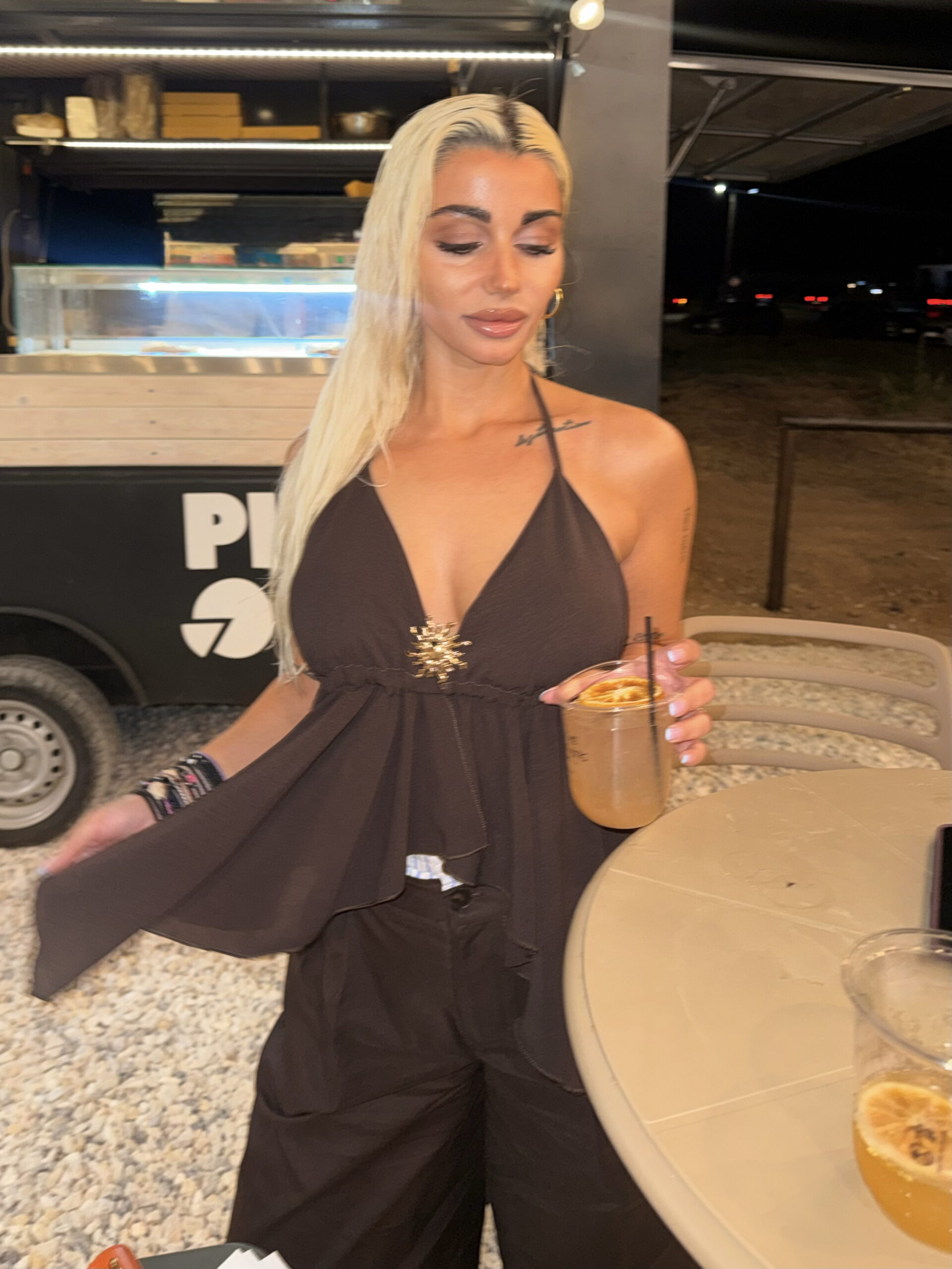 BOHO HALTER TOP ME ΧΡΥΣΗ ΛΕΠΤΟΜΕΡΕΙΑ