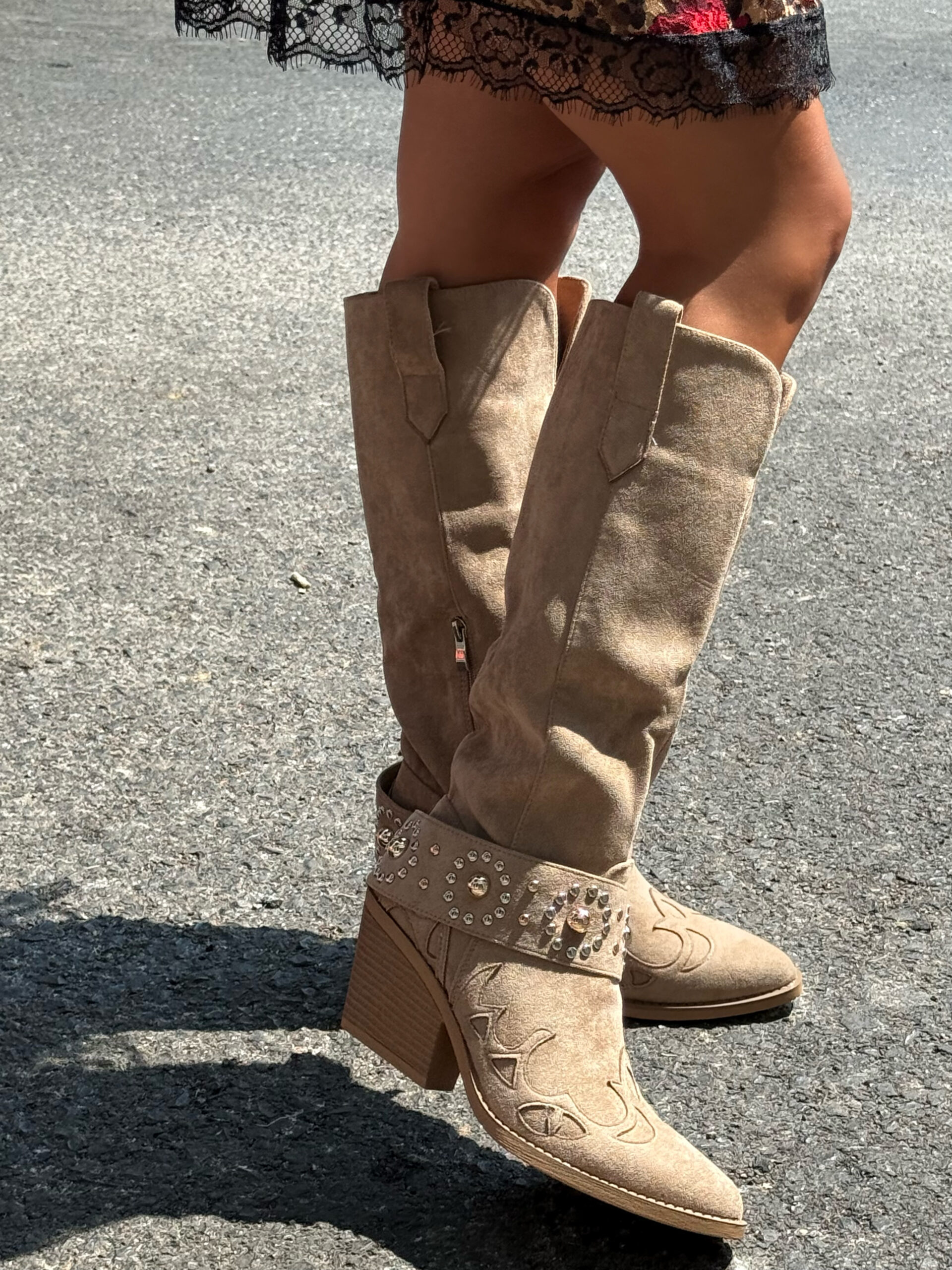 COWBOY BOOTS ΜΕ ΔΙΑΚΟΣΜΗΤΙΚΗ ΑΓΚΡΑΦΑ - Image 2