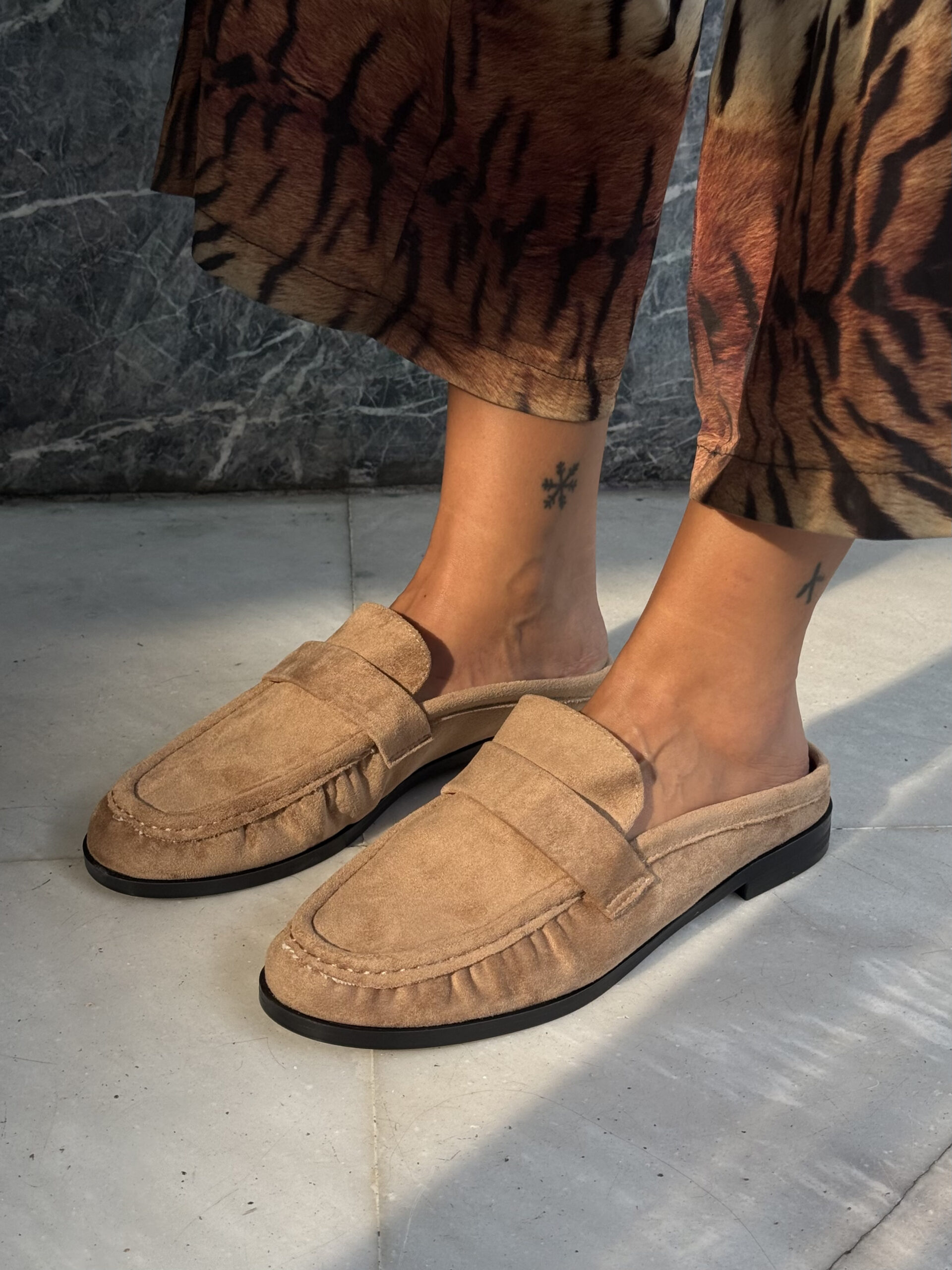 SUEDE CAMEL MULE