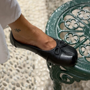 SPLIT-TOE BLACK BALLERINAS