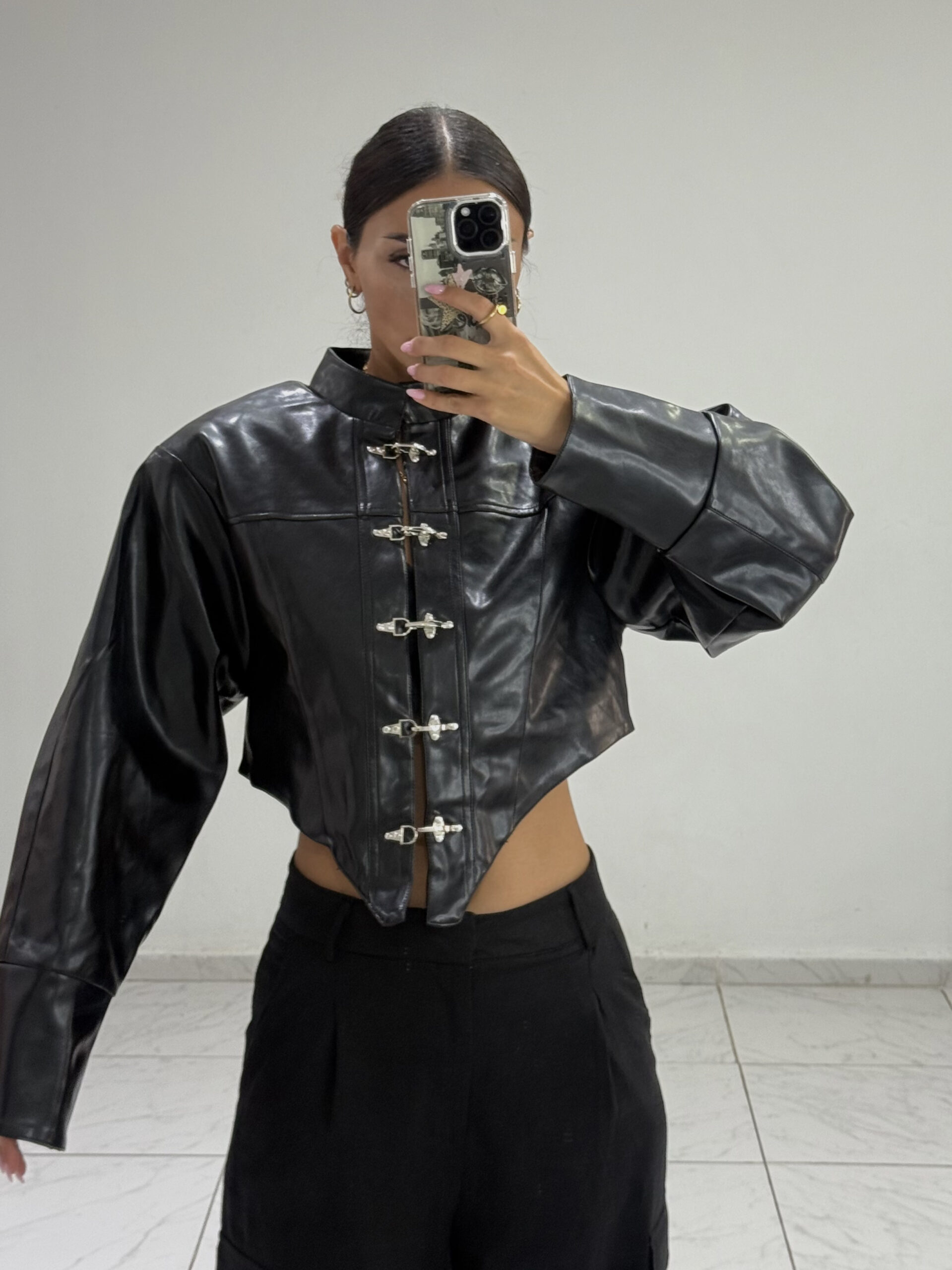 FAUX LEATHER CROPPED JACKET ΜΕ ΑΣΥΜΜΕΤΡΟ ΤΕΛΕΙΩΜΑ - Image 7