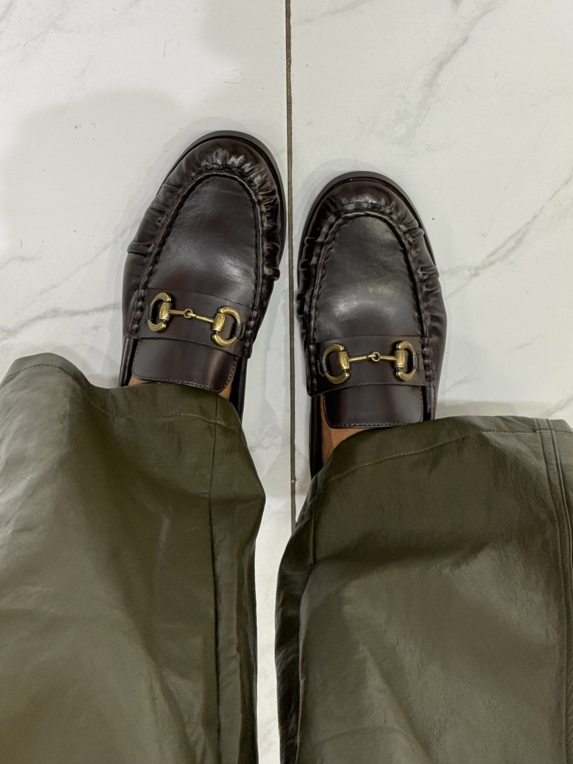 ΚΑΦΕ LOAFERS ΜΕ ΧΡΥΣΗ ΜΕΤΑΛΛΙΚΗ ΛΕΠΤΟΜΕΡΕΙΑ - Image 2
