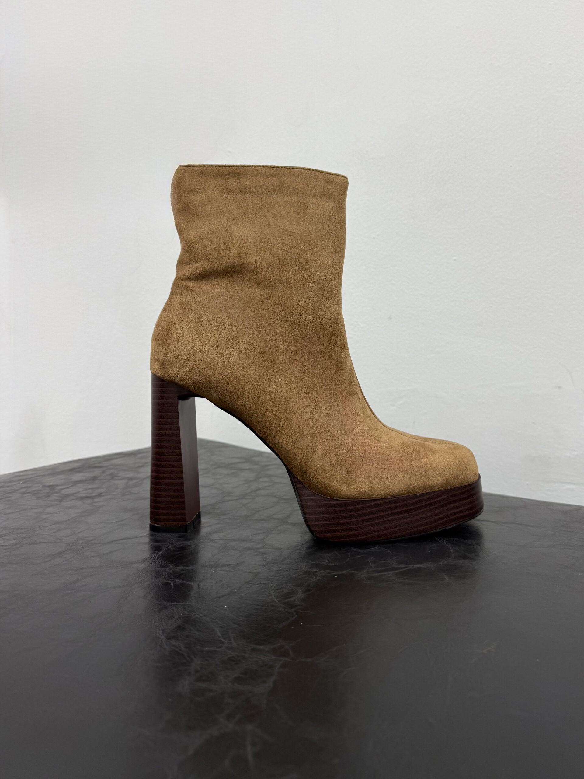 SUEDE ANKLE BOOTS & CHUNKY PLATFORM