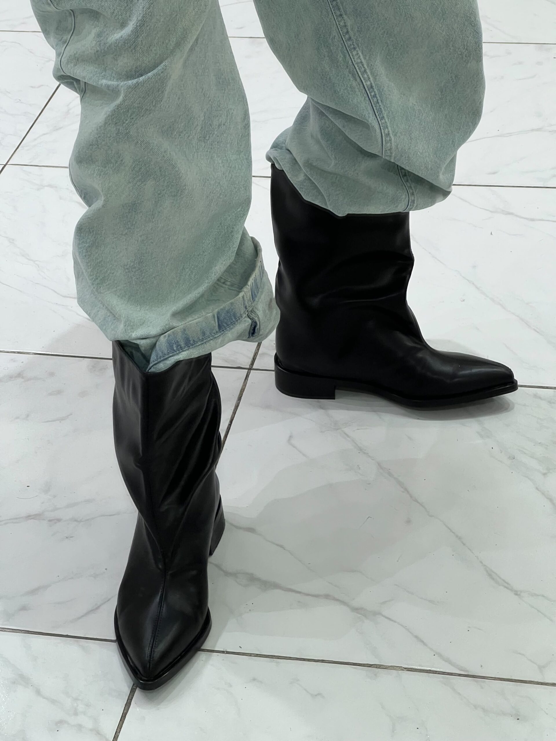 BLACK SLOUCHY WIDE- NECK-BOOTS - Image 4
