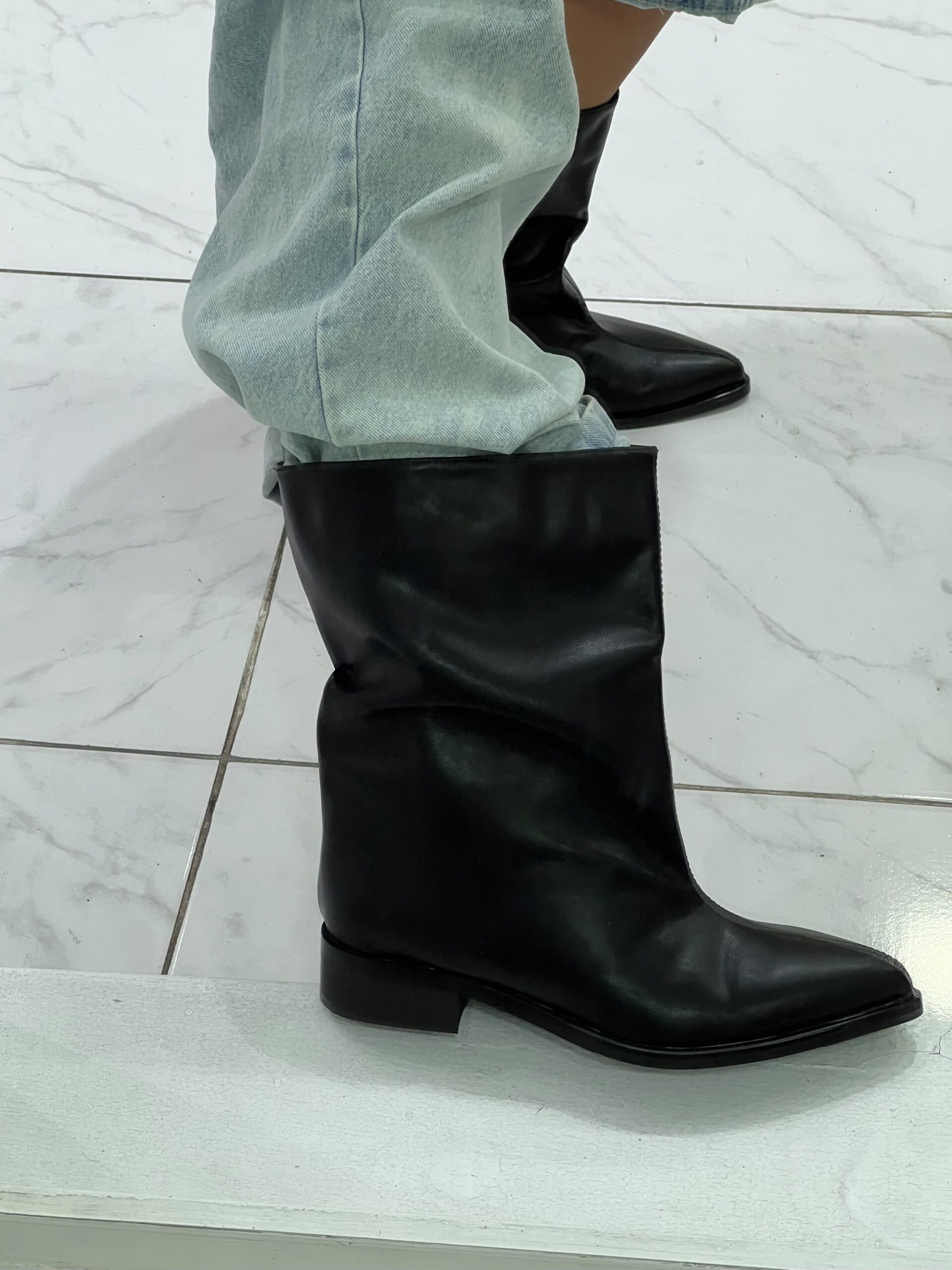 BLACK SLOUCHY WIDE- NECK-BOOTS - Image 5