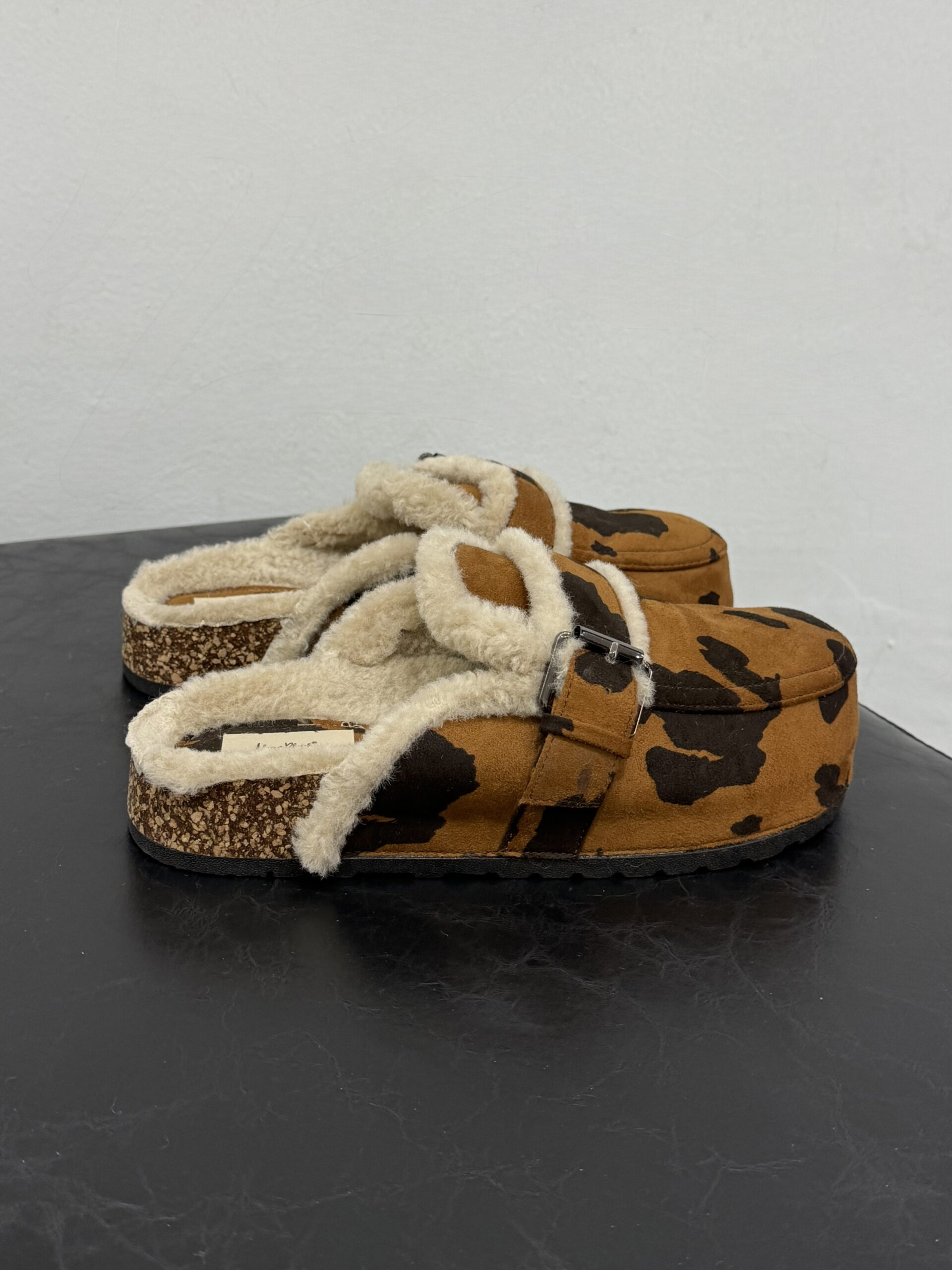 MUCCA FAUX FUR CLOGS - Image 2