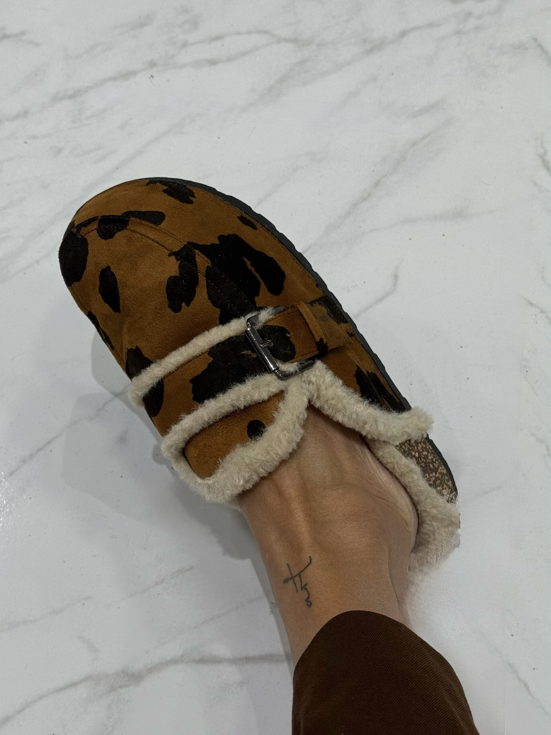 MUCCA FAUX FUR CLOGS - Image 3