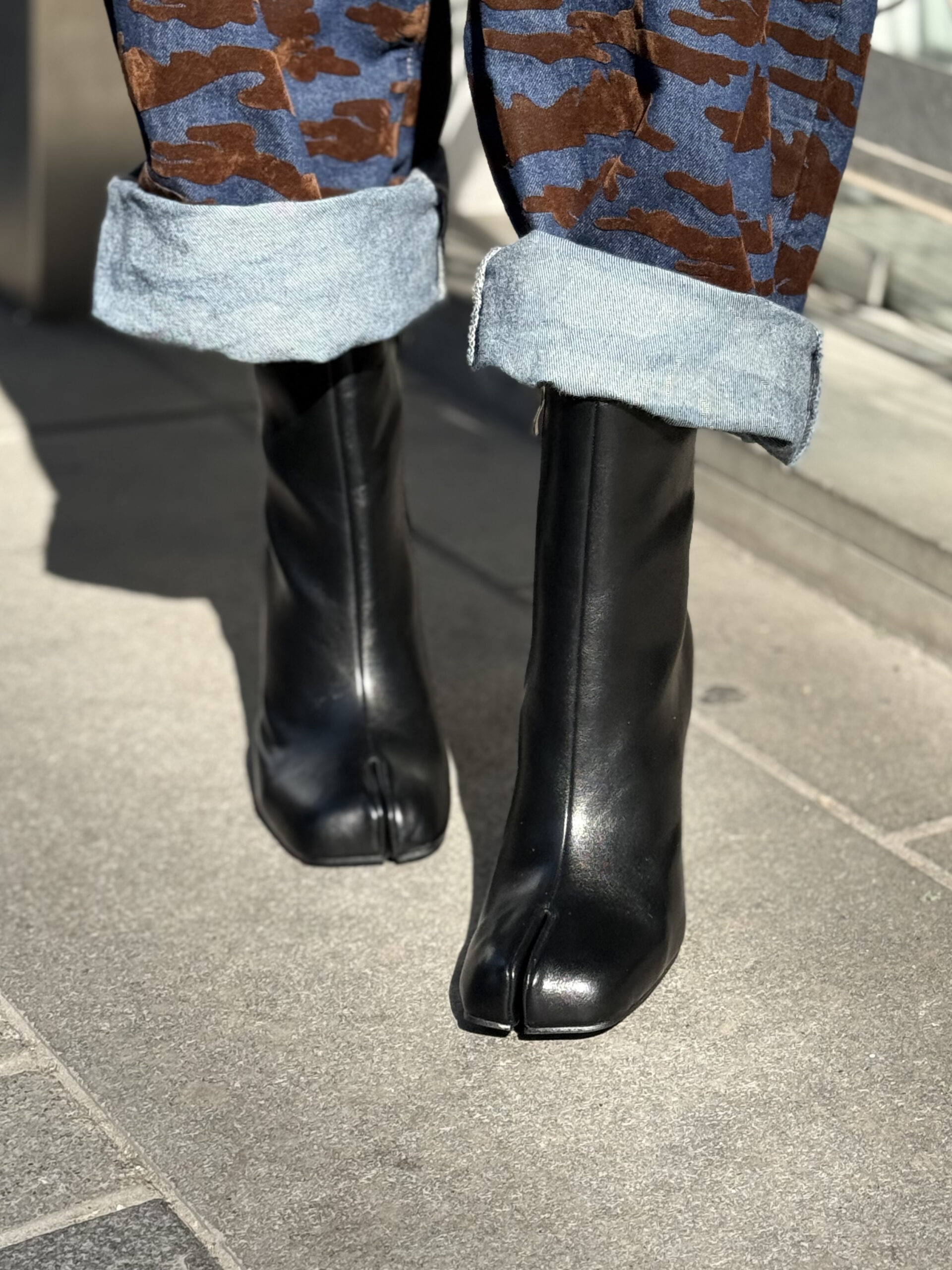 SPLIT-TOE BLACK BOOTIES - Image 3